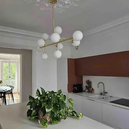 아파트 Typical Haussmannien Flat 파리