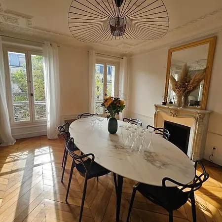 Typical Haussmannien Flat 파리